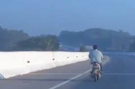 Pengendara Motor Terobos Masuk Tol Permai, HK Minta Maaf   